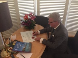 image - Qld Governor de Jersey signs 2016 writ