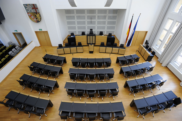 image - Saarland Landtag - Plenarsaal.jpg